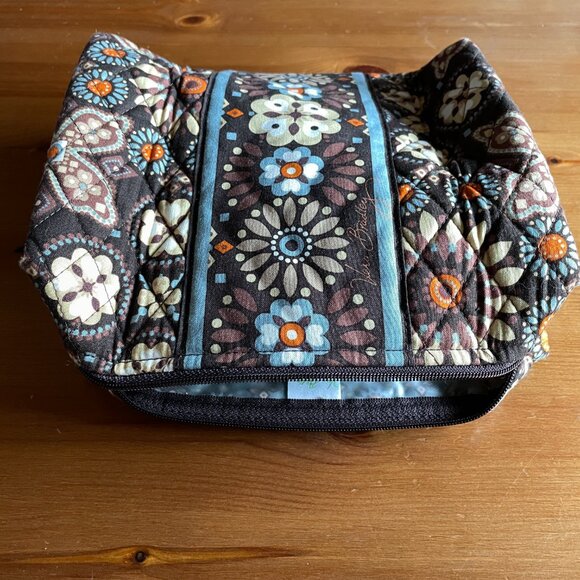 NWOT Vera Bradley Retro Floral Print Zip Close PVC Lined Quilted Cosmetic Case - Picture 7 of 12
